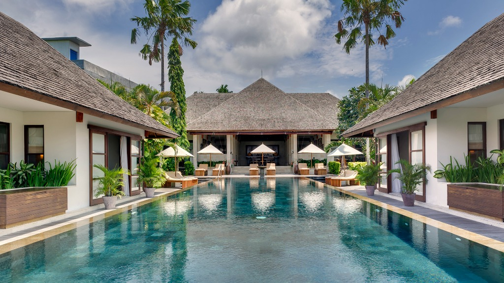 Villa Mandalay - Pool and villa